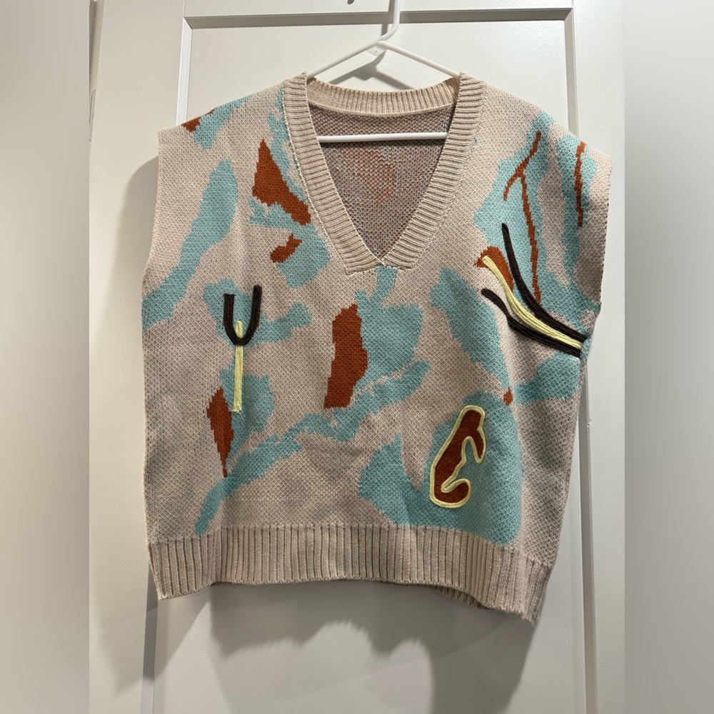 SHEIN V-Neck Sweater Vest in Cream and Blue Size L